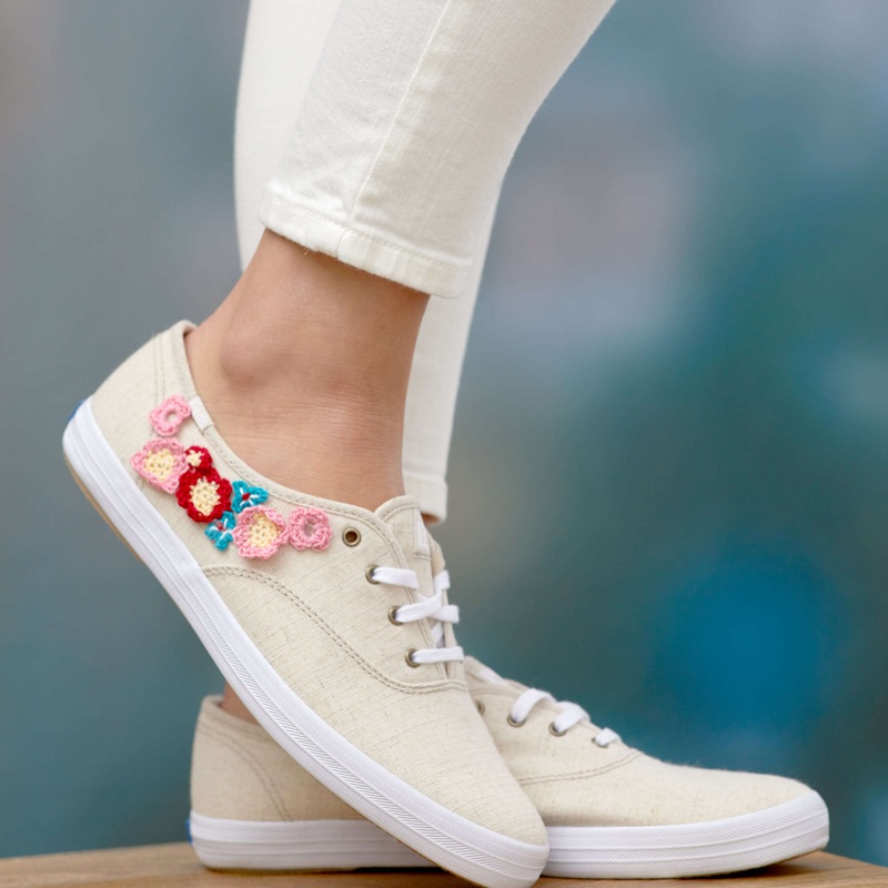 Aunt Lydia’s Crochet Bloomin’ Shoe Appliques