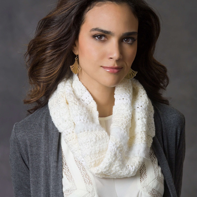 Red Heart Crochet Cowl  La Mode