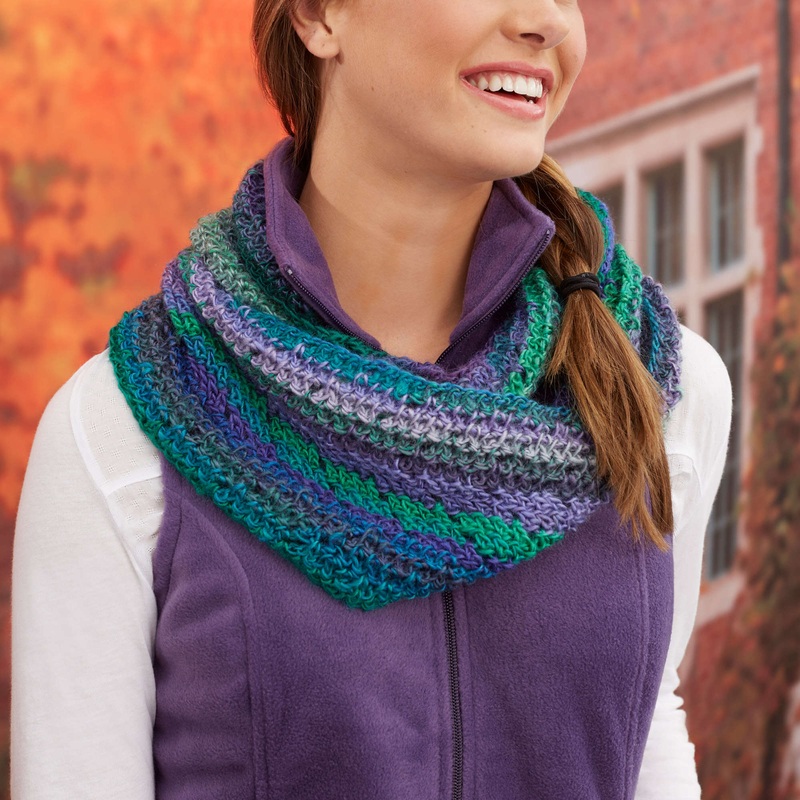 Red Heart Crochet Mia’s Herringbone Chevron Cowl