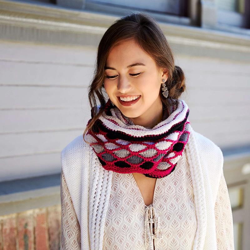 Red Heart Roulette Chic Cowl|Single Size