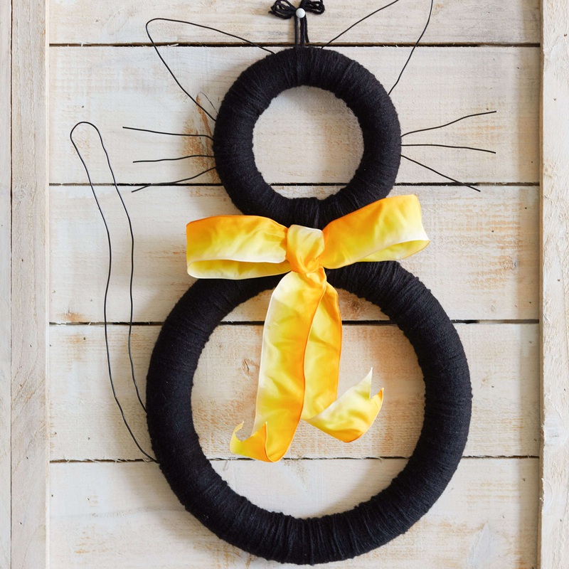 Red Heart Crafty Cat Wreath|Single Size
