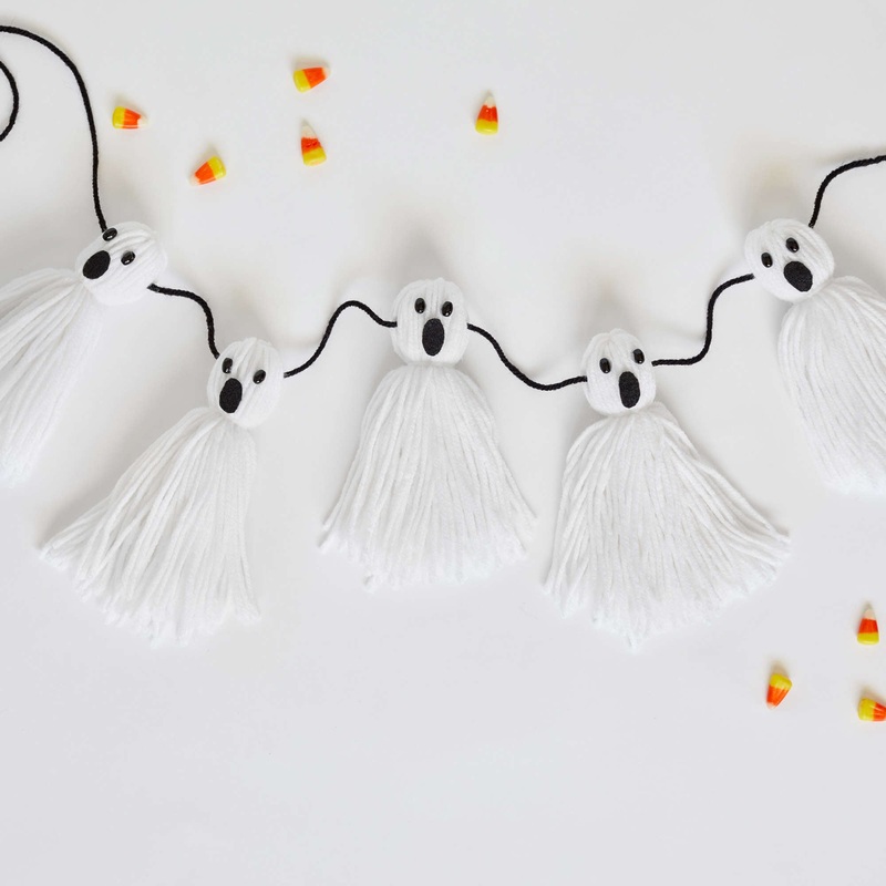 Red Heart Ghost Tassel Garland