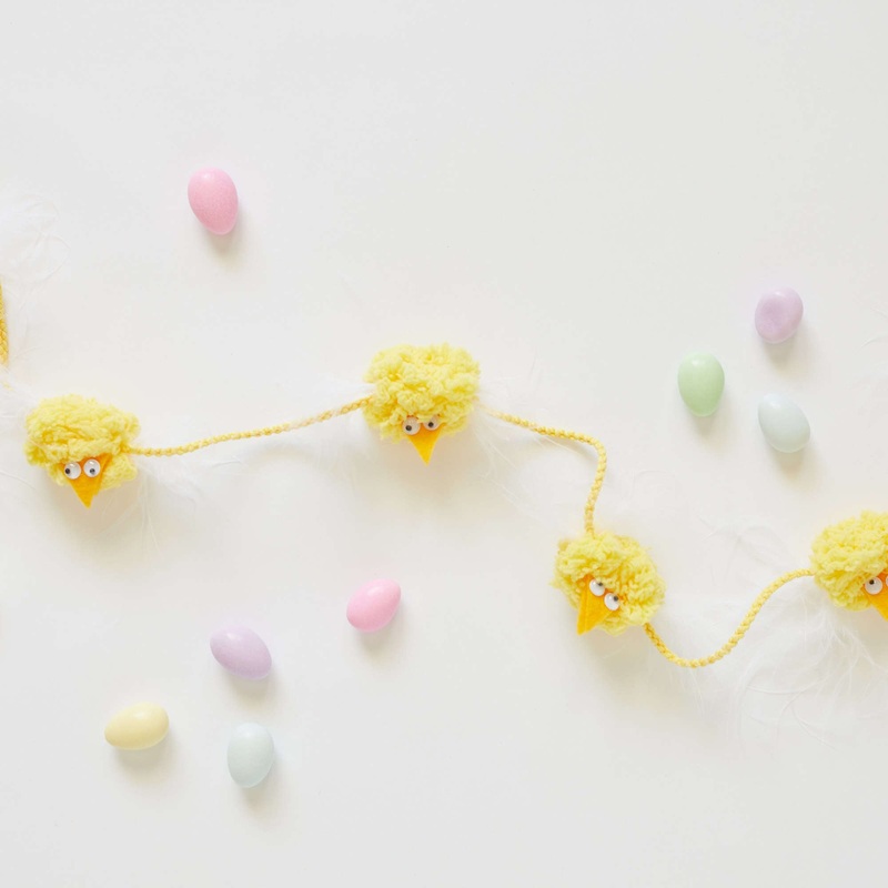 Red Heart Spring Chick Garland
